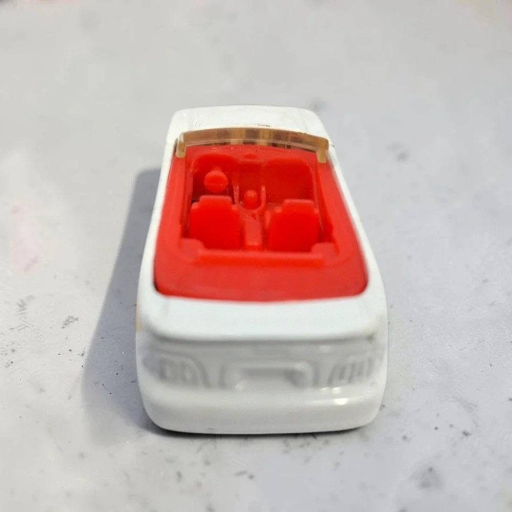 VTG Hot Wheels 1996 Mustang GT Convertible White Red Interior Diecast Toy Car
